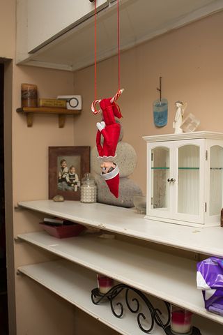 elf-on-shelf-2618512__480