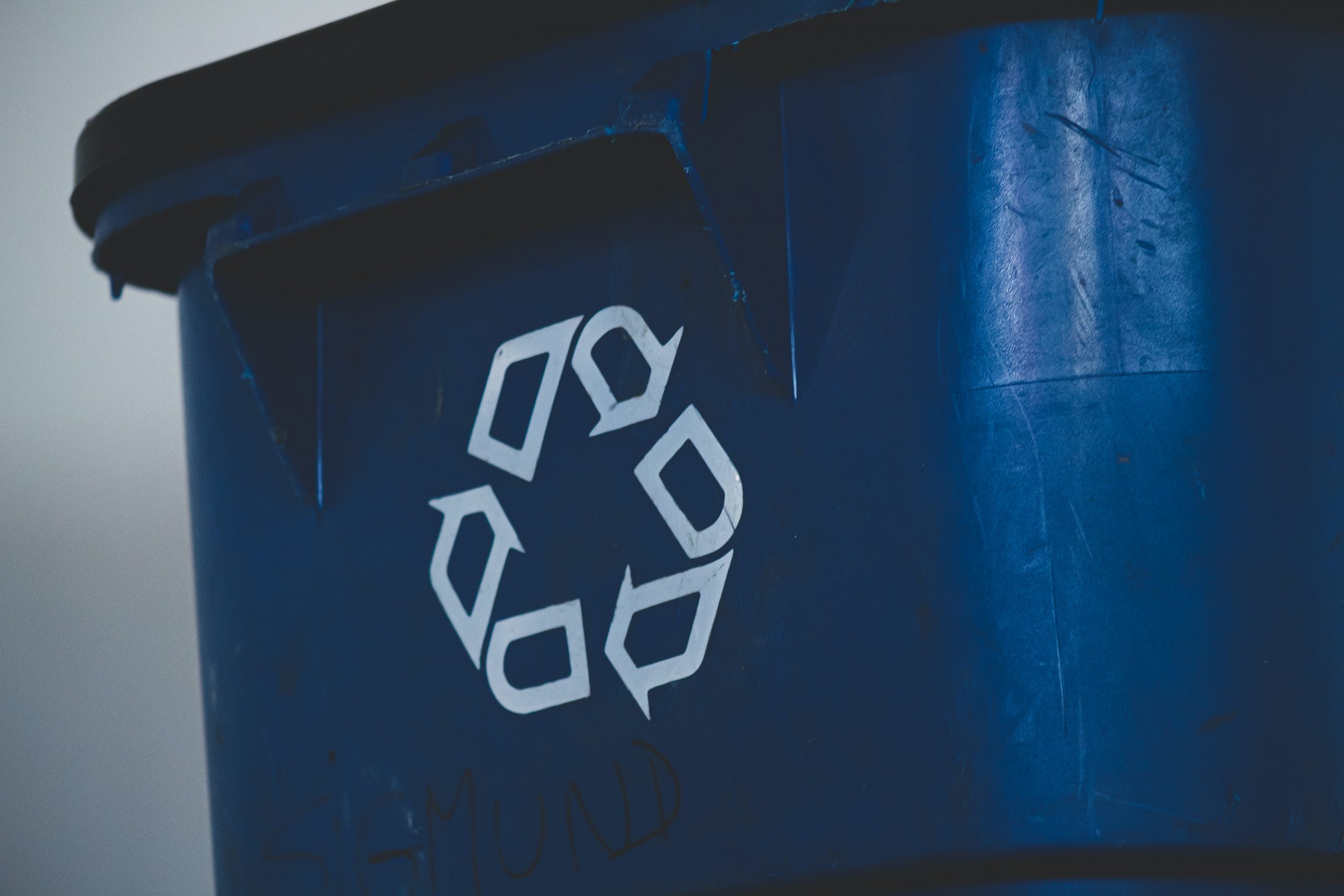 blue recycle bin