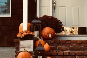 pumpkins of varying sizes on a porch