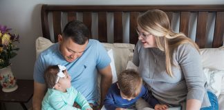 Family Photos: Real Advice from Real Photographers Vidales family sitting on bed together